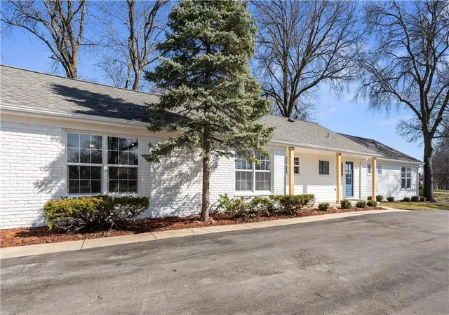 Photo 3 of Single family home for sale at 3520 W 93rd Street, Leawood, KS 66206 | MLS# 2635818 | Listing updated on 2026-09-15