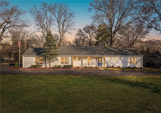 Photo 4 of Single family home for sale at 3520 W 93rd Street, Leawood, KS 66206 | MLS# 2635818 | Listing updated on 2026-09-15