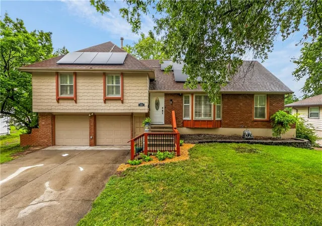 1st image of 1704 Ne 69th Ter, Kansas City, MO 64118 | MLS# 2635823