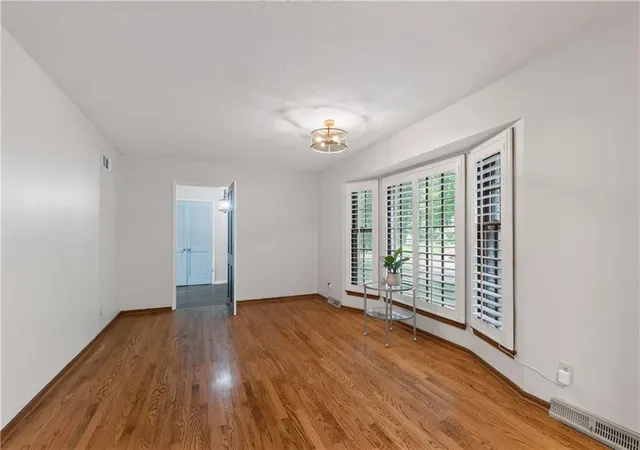 2nd image of 1704 Ne 69th Ter, Kansas City, MO 64118 | MLS# 2635823