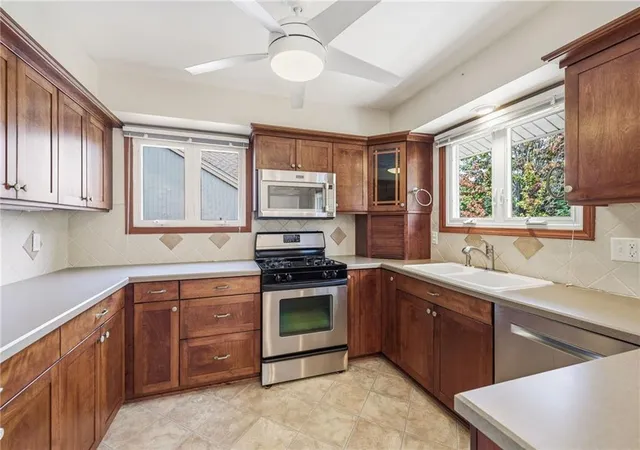 Photo 3 of Sale Pending at 6001 W 68th Street, Overland Park, KS 66204 | MLS# 2635824 | Listing updated on 2026-09-08
