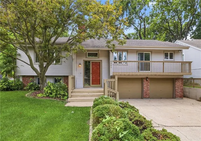 Photo 4 of Sale Pending at 6001 W 68th Street, Overland Park, KS 66204 | MLS# 2635824 | Listing updated on 2026-09-08