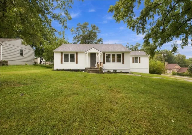 Photo 1 of Single family home for sale at 6300 Harris St, Raytown, MO 64133 | MLS# 2635825 | Listing updated on 2026-10-10