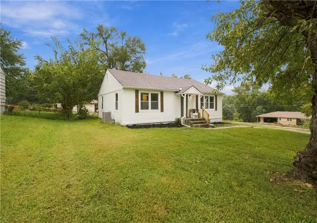 Photo 2 of Single family home for sale at 6300 Harris St, Raytown, MO 64133 | MLS# 2635825 | Listing updated on 2026-10-10