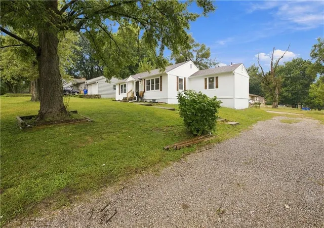 Photo 3 of Single family home for sale at 6300 Harris St, Raytown, MO 64133 | MLS# 2635825 | Listing updated on 2026-10-10