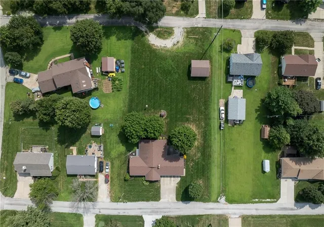 2nd image of 1602 Ridge Dr, Mound City, MO 64470 | MLS# 2635827