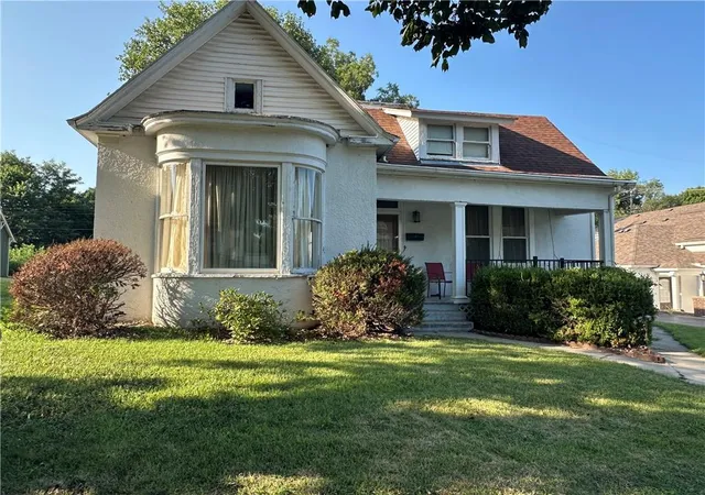 1st image of 1712 South St, Lexington, MO 64067 | MLS# 2635828