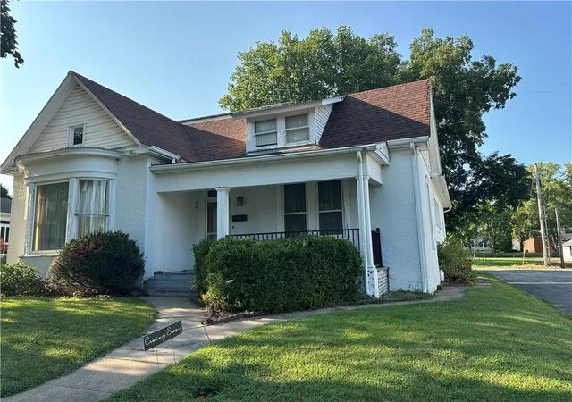 2nd image of 1712 South St, Lexington, MO 64067 | MLS# 2635828