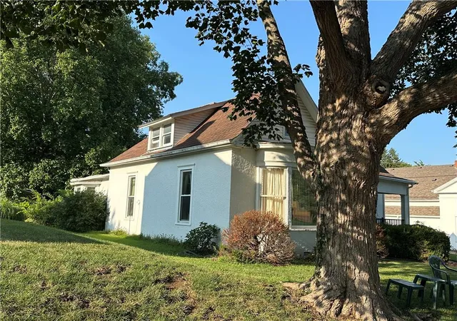 Photo 3 of Single family home for sale at 1712 South St, Lexington, MO 64067 | MLS# 2635828 | Listing updated on 2026-10-08