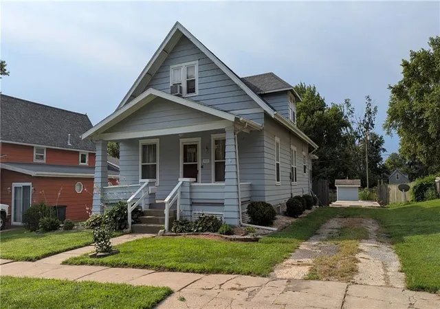 Photo 3 of Single family home for sale at 503 Kickapoo St, Hiawatha, KS 66434 | MLS# 2635831 | Listing updated on 2026-08-28