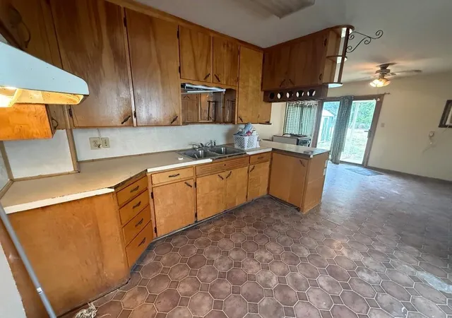4th image of 1012 W 4Th St, Coffeyville, KS 67337 | MLS# 2635833