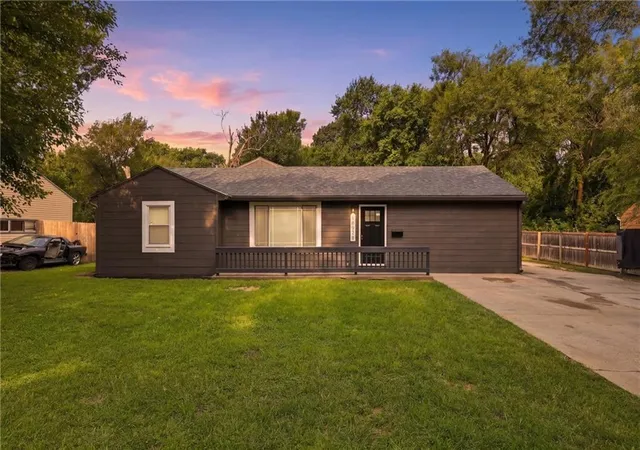 Photo 1 of Sale Pending at 10518 Palmer Ave, Kansas City, MO 64134 | MLS# 2635834 | Listing updated on 2026-09-15