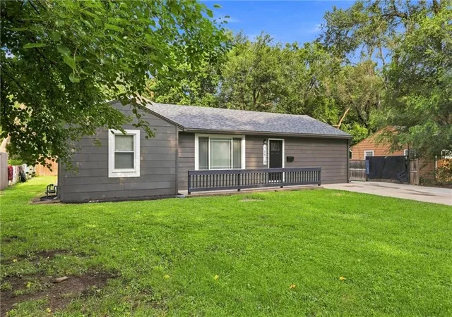 Photo 3 of Sale Pending at 10518 Palmer Ave, Kansas City, MO 64134 | MLS# 2635834 | Listing updated on 2026-09-15