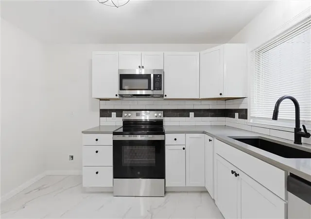 Photo 4 of Single Family Residence at 10518 Palmer Ave, Kansas City, MO 64134 | MLS# 2635834 |  | Sold on 2026-10-07