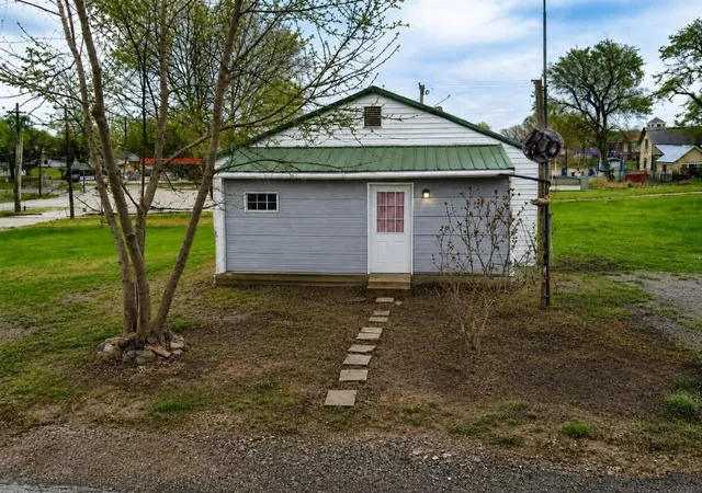 Photo 1 of Single family home for sale at 208 Prospect St, King City, MO 64463 | MLS# 2635835 | Listing updated on 2026-09-03