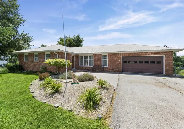 1st image of 306 E 8Th St, Wellsville, KS 66092 | MLS# 2635837