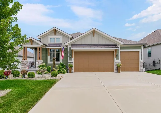 1st image of 10705 N Bell St, Kansas City, MO 64155 | MLS# 2635840