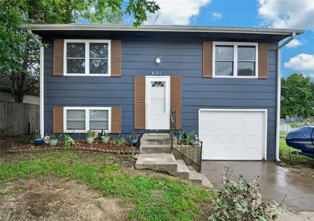 1st image of 601 Se 23rd St, Topeka, KS 66605 | MLS# 2635844