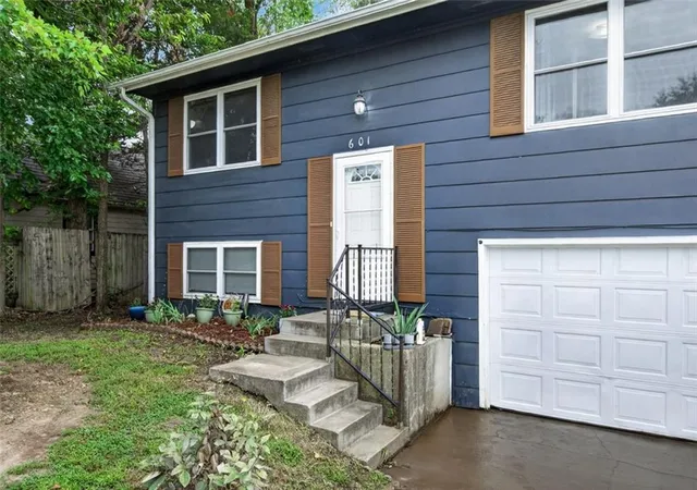 2nd image of 601 Se 23rd St, Topeka, KS 66605 | MLS# 2635844