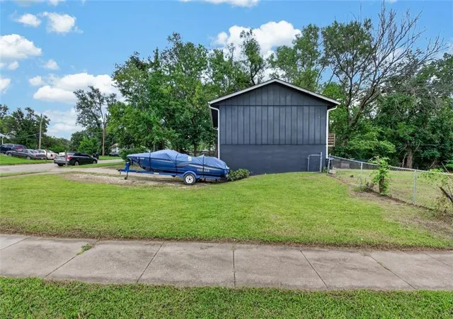 32nd image of 601 Se 23rd St, Topeka, KS 66605 | MLS# 2635844