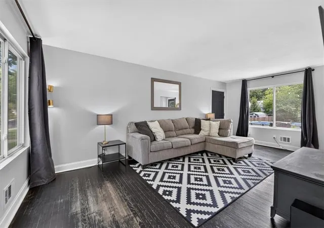 Photo 3 of Sale Pending at 8309 Jarboe St, Kansas City, MO 64114 | MLS# 2635845 | Listing updated on 2026-08-22