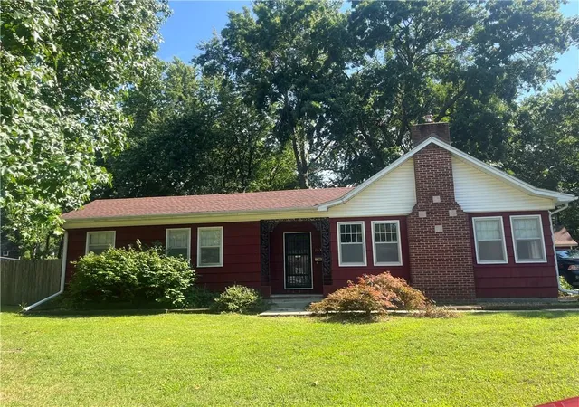 1st image of 103 E 12th St, Higginsville, MO 64037 | MLS# 2635852