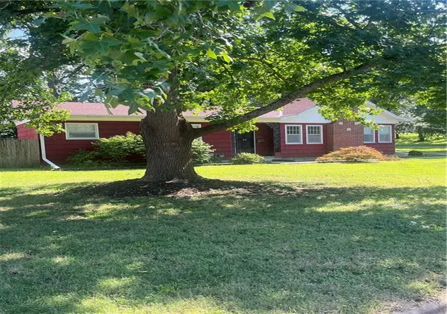 3rd image of 103 E 12Th St, Higginsville, MO 64037 | MLS# 2635852