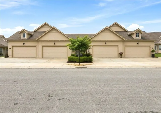 Photo 3 of Sale Pending at 2511 NE 107th Terrace, Kansas City, MO 64155 | MLS# 2635856 | Listing updated on 2026-08-09