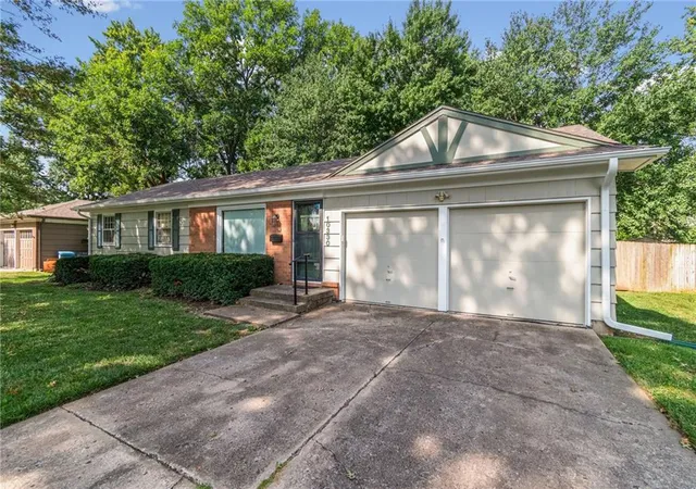Photo 3 of Sale Pending at 10330 Dearborn Dr, Overland Park, KS 66207 | MLS# 2635857 | Listing updated on 2026-08-25