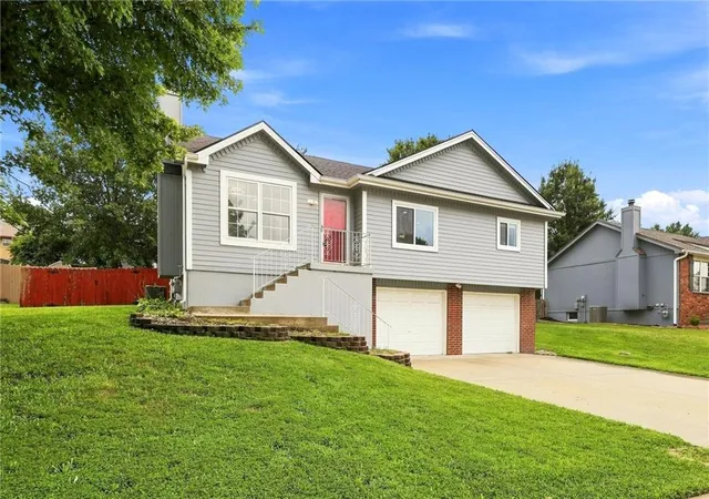 32nd image of 7331 N Crystal Ave, Kansas City, MO 64119 | MLS# 2635859