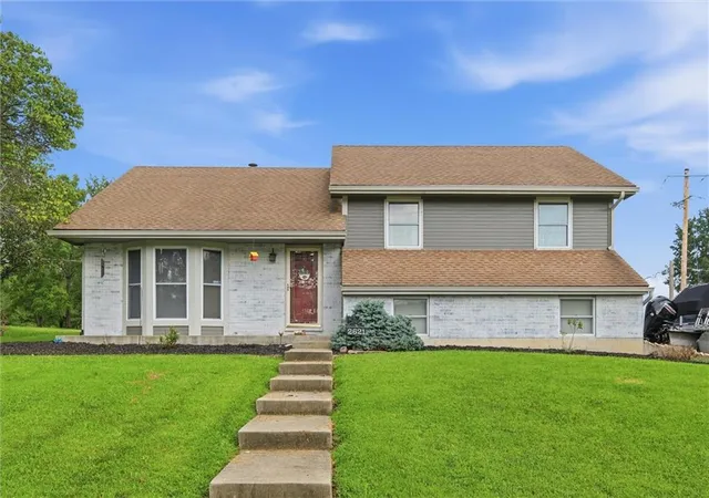 Photo 1 of Single family home for sale at 2621 S 22nd Terrace, Leavenworth, KS 66048 | MLS# 2635863 | Listing updated on 2026-09-13