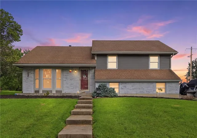 2nd image of 2621 S 22nd Ter, Leavenworth, KS 66048 | MLS# 2635863