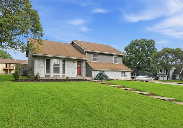 Photo 3 of Single family home for sale at 2621 S 22nd Terrace, Leavenworth, KS 66048 | MLS# 2635863 | Listing updated on 2026-09-13