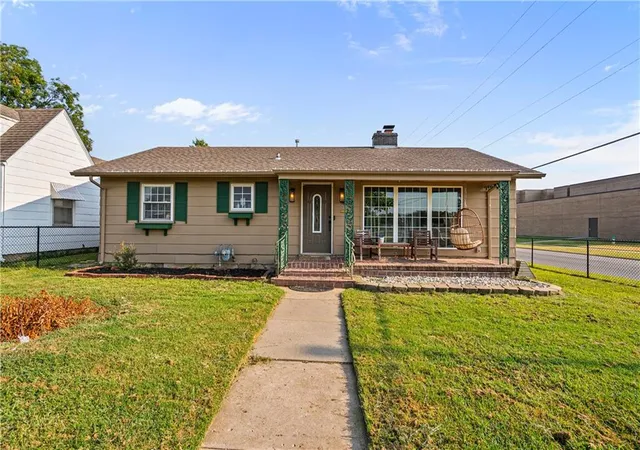 1st image of 1323 W 3rd St, Coffeyville, KS 67337 | MLS# 2635864