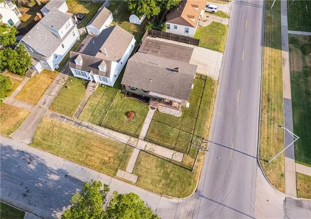 4th image of 1323 W 3Rd St, Coffeyville, KS 67337 | MLS# 2635864