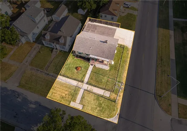 5th image of 1323 W 3Rd St, Coffeyville, KS 67337 | MLS# 2635864