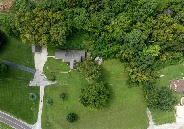 Photo 4 of Single family home for sale at 9406 SW State Route Jj, Saint Joseph, MO 64504 | MLS# 2635865 | Listing updated on 2026-08-29
