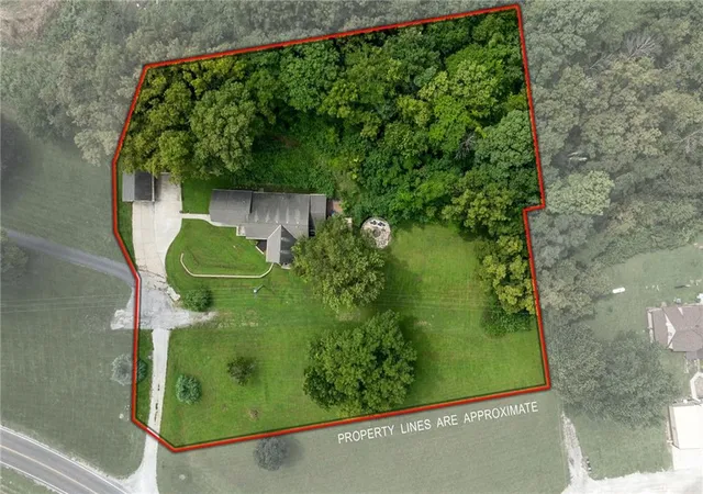 Photo 5 of Single family home for sale at 9406 SW State Route Jj, Saint Joseph, MO 64504 | MLS# 2635865 | Listing updated on 2026-08-29
