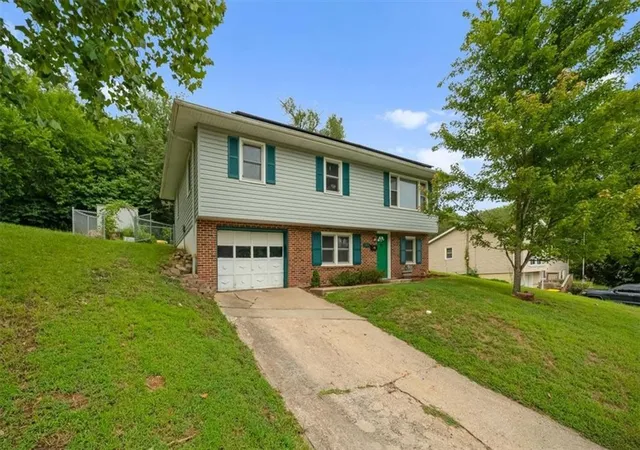 Photo 2 of Single family home for sale at 127 Collette St, Excelsior Springs, MO 64024 | MLS# 2635867 | Listing updated on 2026-08-29