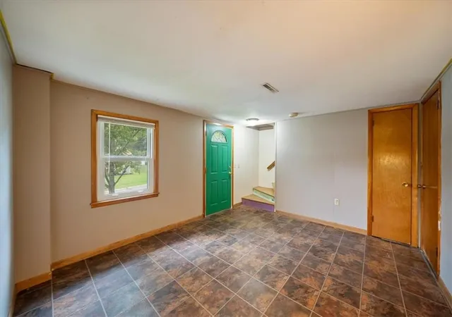 Photo 3 of Single family home for sale at 127 Collette St, Excelsior Springs, MO 64024 | MLS# 2635867 | Listing updated on 2026-08-29