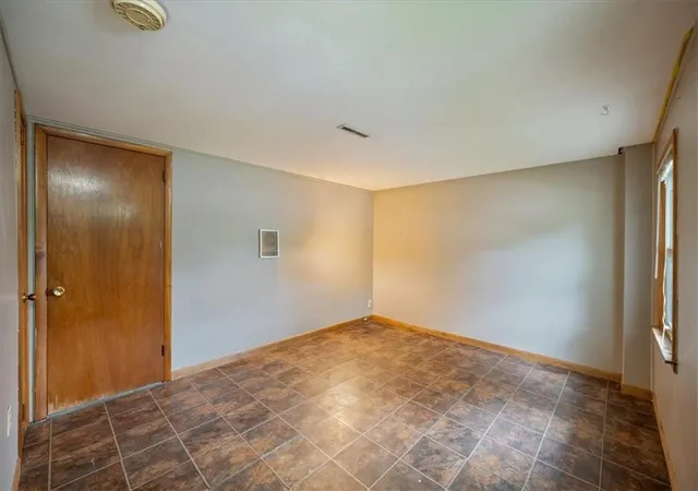 Photo 4 of Single family home for sale at 127 Collette St, Excelsior Springs, MO 64024 | MLS# 2635867 | Listing updated on 2026-08-29