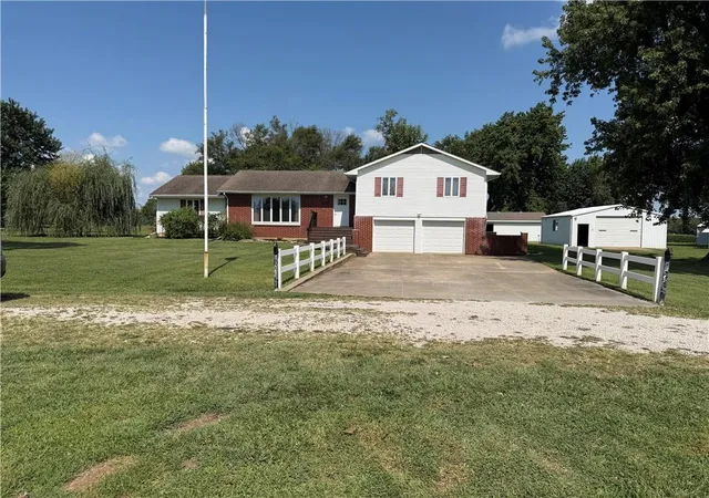 1st image of 1486 215th St, Fort Scott, KS 66701 | MLS# 2635872