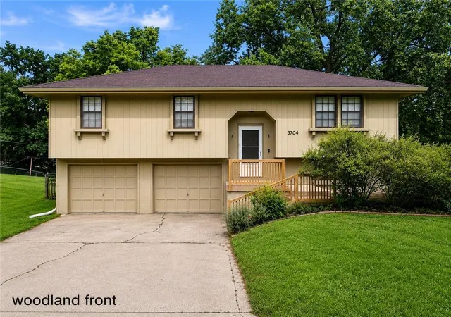 Photo 1 of Sale Pending at 3704 N Woodland Ave, Kansas City, MO 64116 | MLS# 2635876 | Listing updated on 2026-08-25