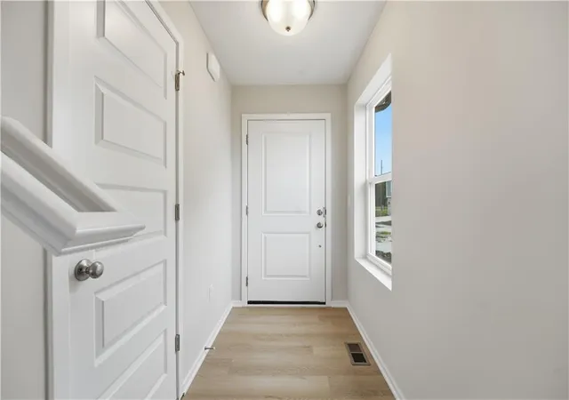 Photo 3 of Single family home for sale at 1328 SE Windbreak Dr, Lees Summit, MO 64081 | MLS# 2635882 | Listing updated on 2026-08-12