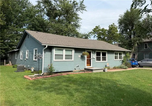 2nd image of 1012 S Willow St, Ottawa, KS 66067 | MLS# 2635885