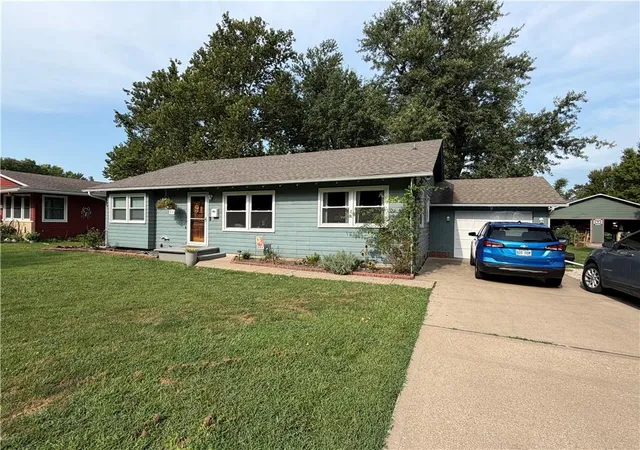 3rd image of 1012 S Willow St, Ottawa, KS 66067 | MLS# 2635885