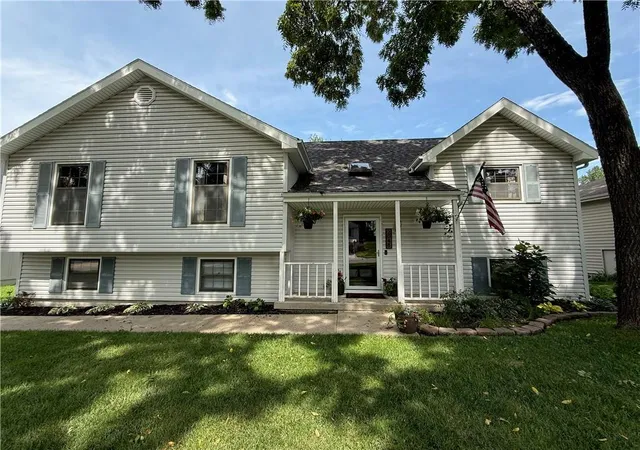 Photo 1 of Sale Pending at 2048 Ne Concord St, Lees Summit, MO 64086 | MLS# 2635886 | Listing updated on 2026-08-14