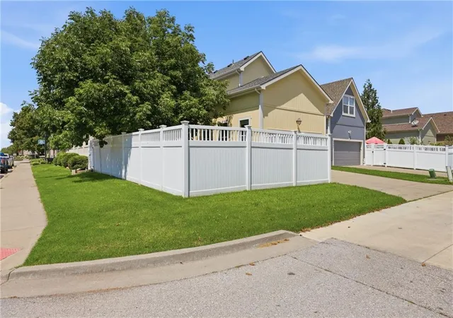 Photo 4 of Sale Pending at 2901 Erie Park, Kansas City, MO 64116 | MLS# 2635892 | Listing updated on 2026-08-12