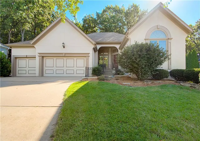 Photo 2 of Sale Pending at 12035 Mcgee St, Kansas City, MO 64145 | MLS# 2635895 | Listing updated on 2026-10-08