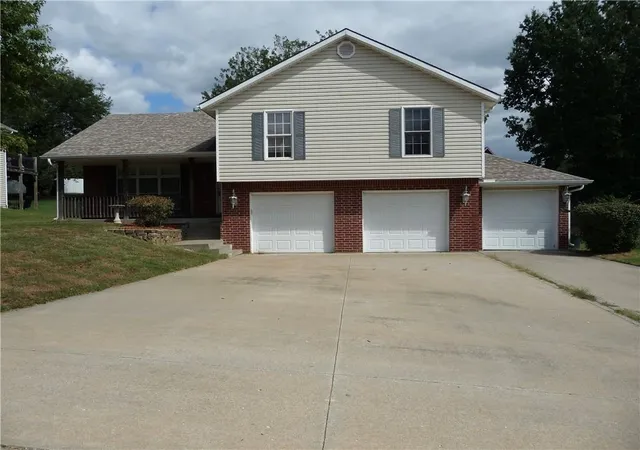 Photo 1 of Sale Pending at 103 Hidden Pines Ln, Warrensburg, MO 64093 | MLS# 2635897 | Listing updated on 2026-09-29